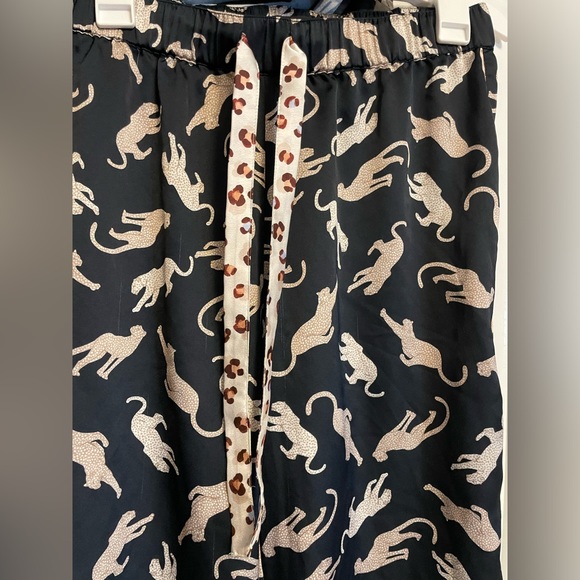 Ann Taylor sleep leopard two piece pajama set. - Picture 2 of 4